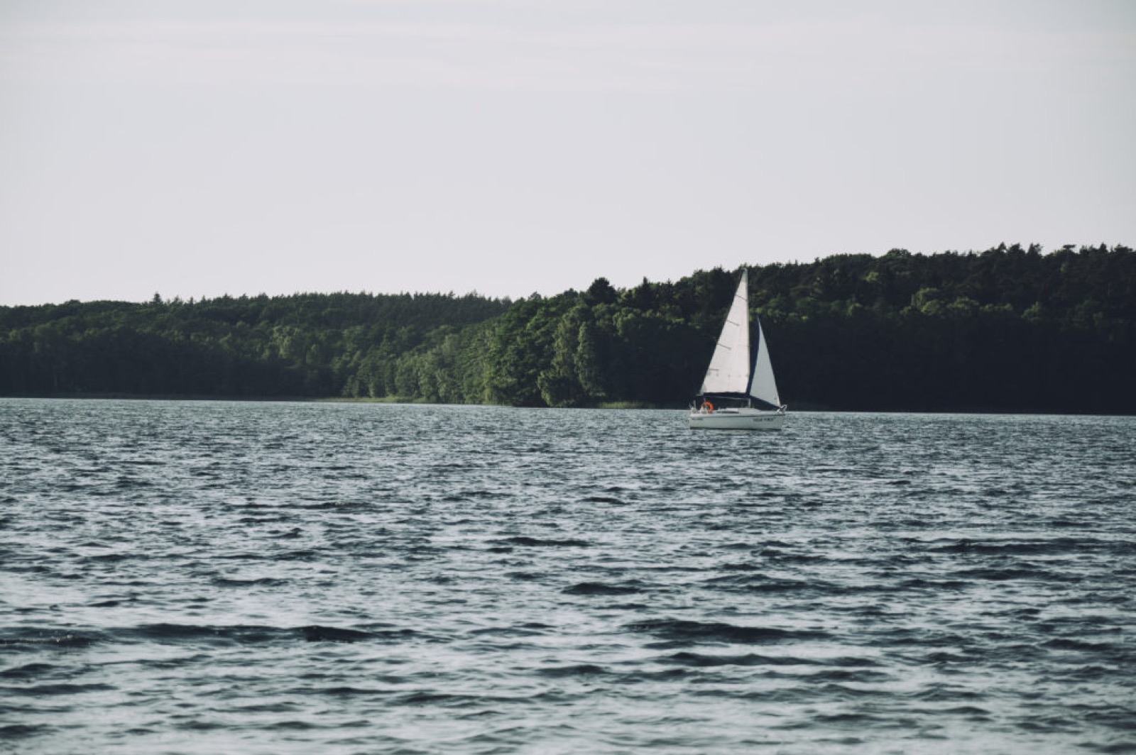 Apprenez à naviguer au Canada avec ces 5 cours de voile