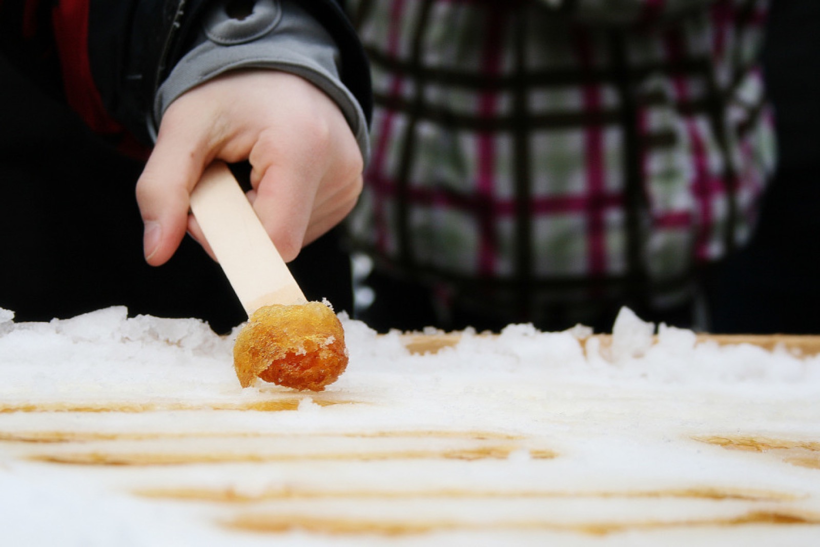 maple-syrup-snow-stick