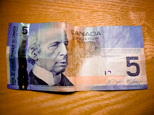 Canadian-five-dollar-bill-blue-5