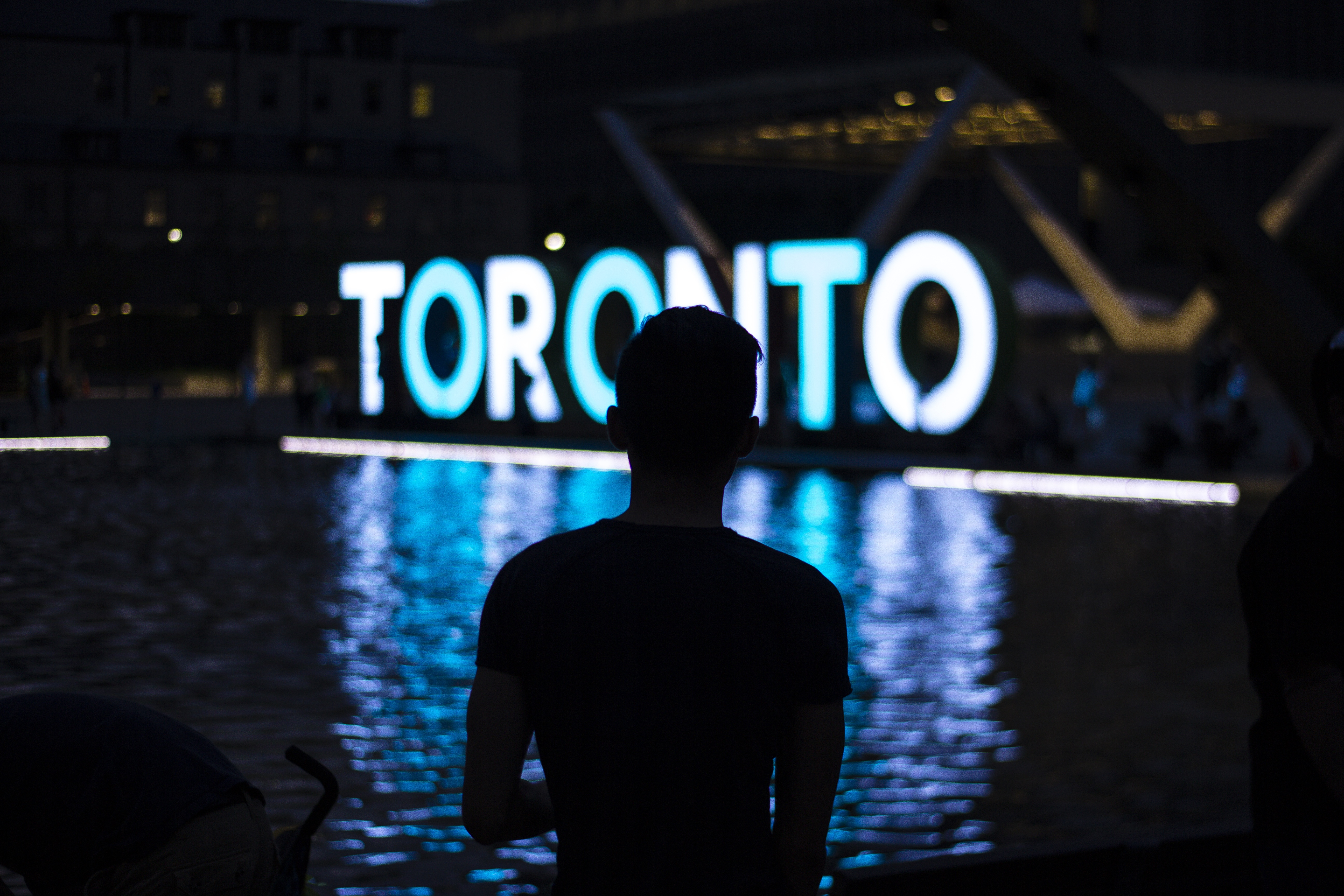 A Montrealer’s Guide to Surviving Toronto According to FlightHub